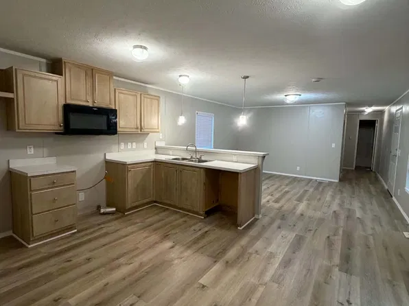 648 10th Ave W #A6, Milan, IL 61264