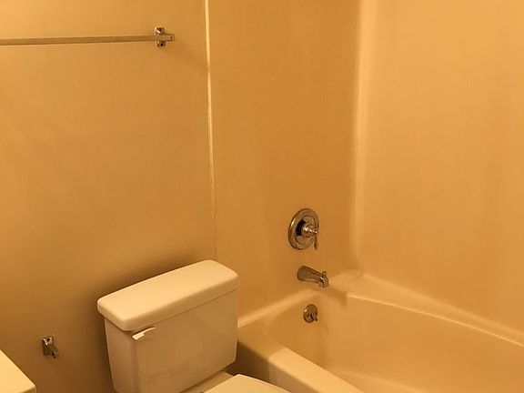 3rd image of 810 Wildwood Dr APT 68