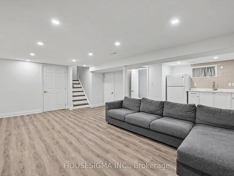 444 Withnell Cres — Photo 28