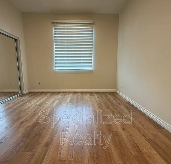 5716 Whitsett Ave — Photo 7