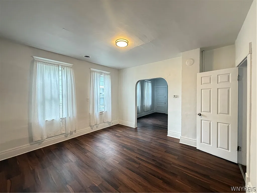 2 bed, 1.0 bath, 1512 sqft, $1,200 — Photo 2