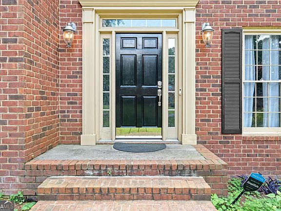 2nd image of 120 Creekwood Trl