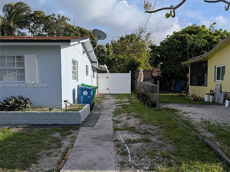 5820 NW 14th Ct — Photo 15