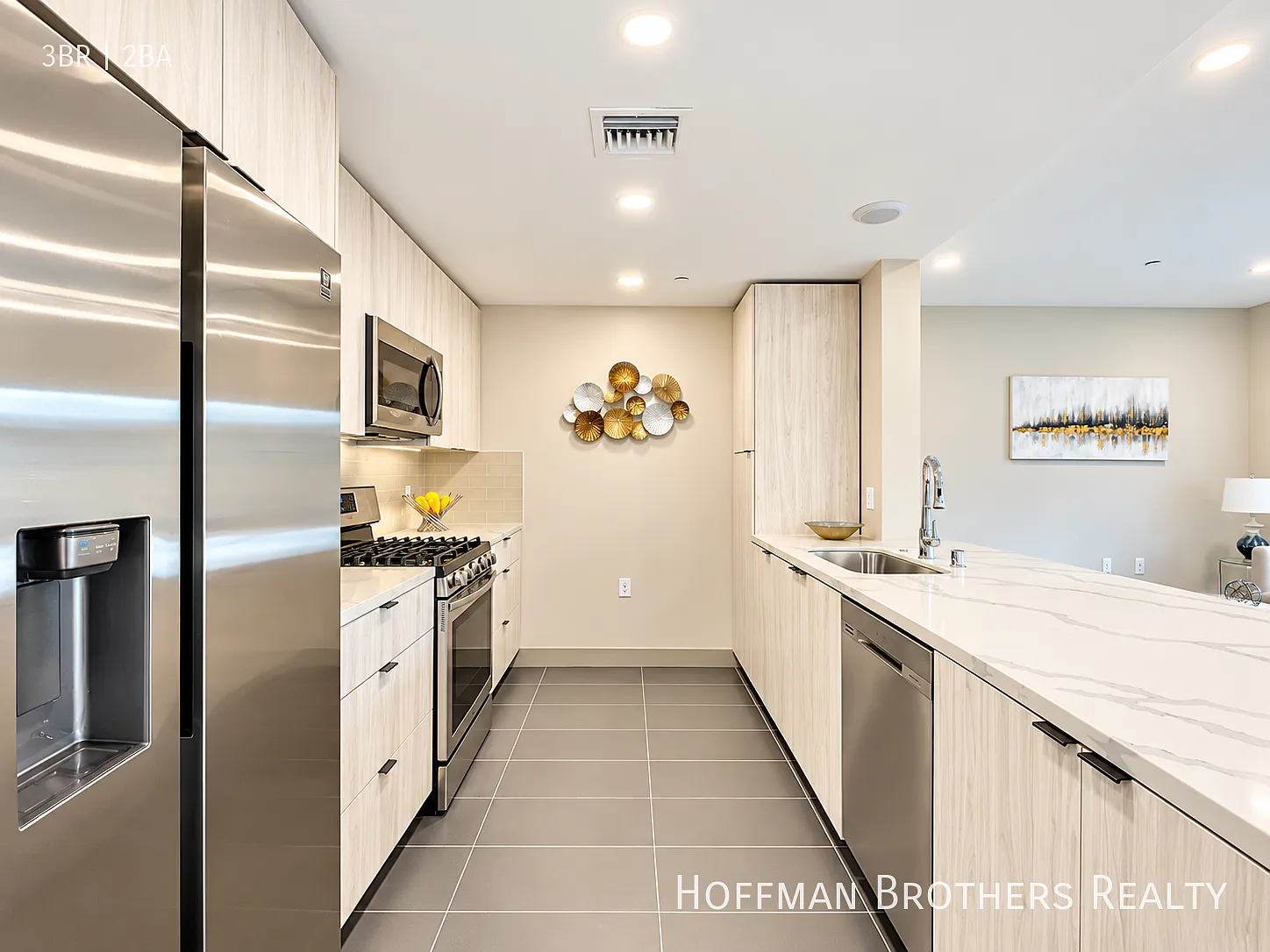 Versatile Residence with Generous Space & a Defined Interior — Photo 2