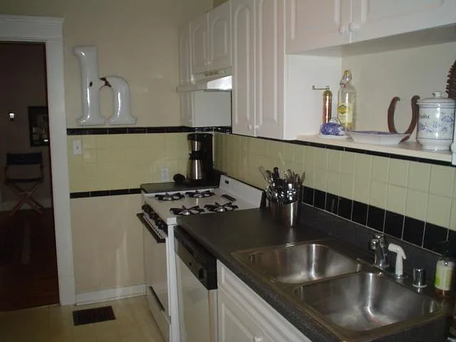 1304 Barret Ave — Photo 2