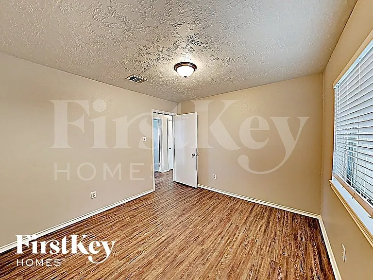 6803 Stiller Dr — Photo 11