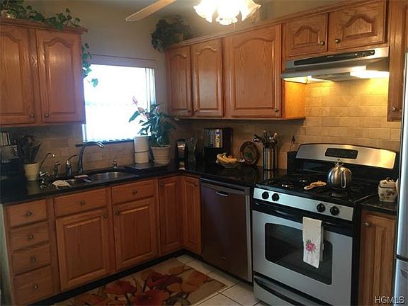 4th image of 3194 Fairmount Ave