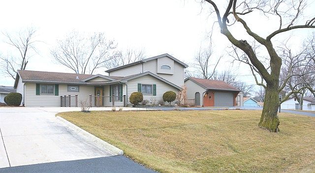 1st image of 17020 Robinhood Dr