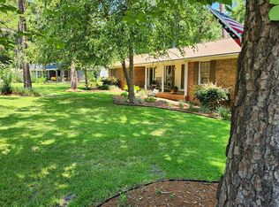 909 Edgewood Cir, Blackshear, GA 31516