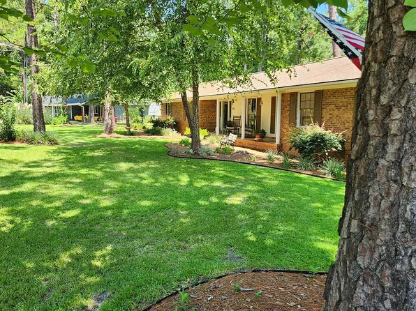 909 Edgewood Cir, Blackshear, GA 31516
