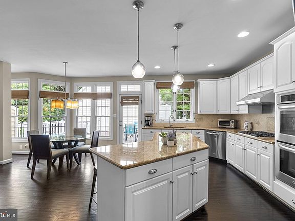 4th image of 601 Bright Meadow Dr