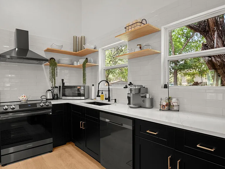 3904 Highland Dr — Photo 15
