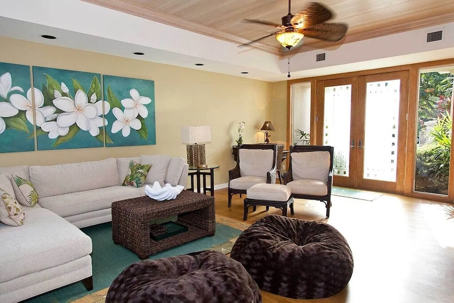 2 bed, 2.0 bath, 2195 sqft, $7,835 — Photo 2