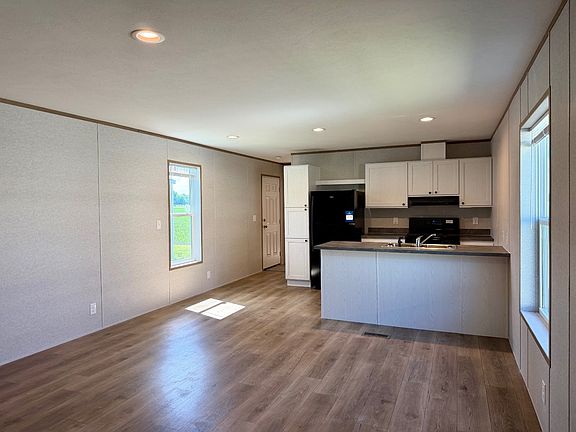 3rd image of 2211 S Brabant
