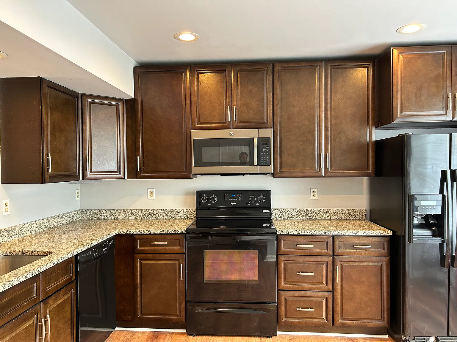 4 bed, 2.5 bath, 1593 sqft, $2,550 — Photo 2