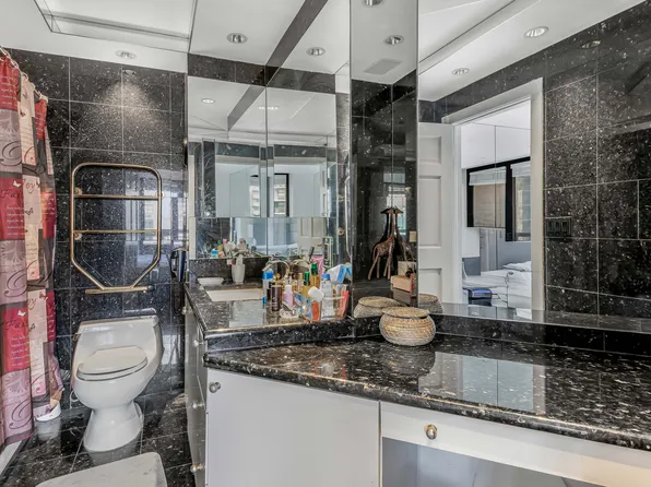 330 East 38th Street image 13 of 27