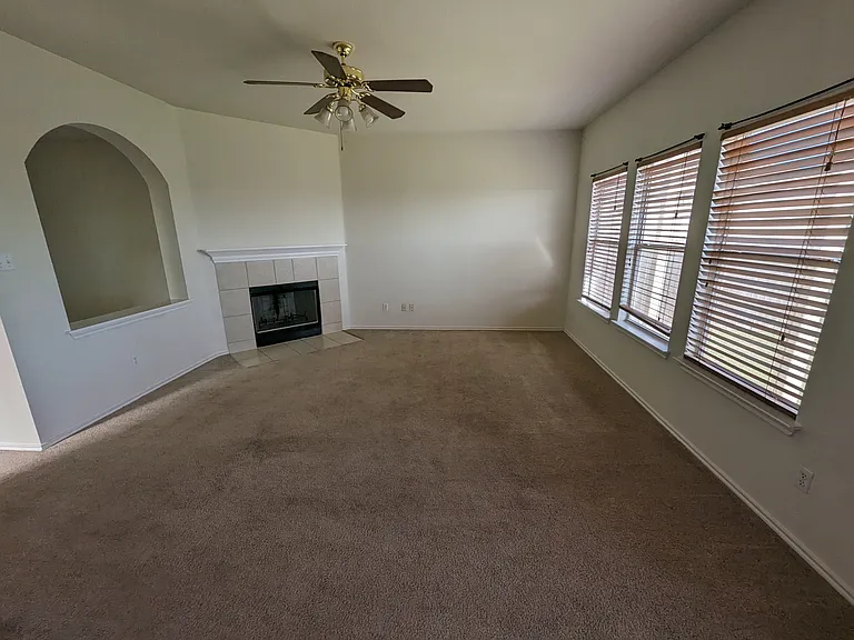 18105 Maxa Dr — Photo 6