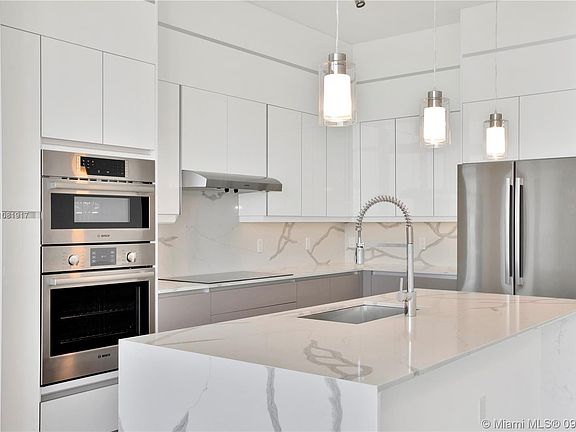 3rd image of 400 NW 1st Ave #4705