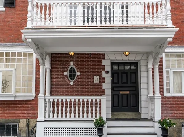 324-328 Essex St #3, Salem, MA 01970