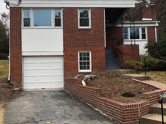 2nd image of 2628 Moreland Pl NW