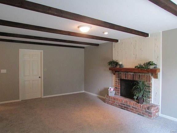 4th image of 251 Glenburn Dr