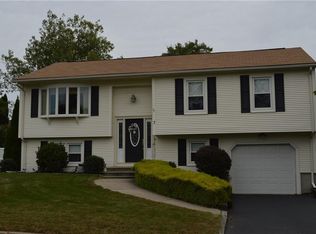 7 Huckleberry Ln, West Warwick, RI 02893