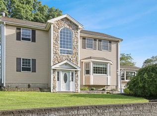 9 Pinewood Rd, Tewksbury, MA 01876