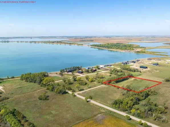 27 Haucks Bay, Lake Preston, SD 57249