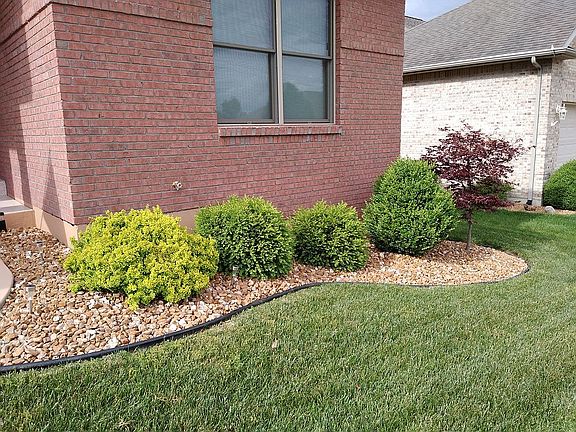 3rd image of 657 Maeghann Ct