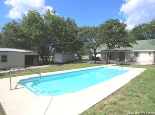 549 Flower Trail Loop, Floresville, TX 78114