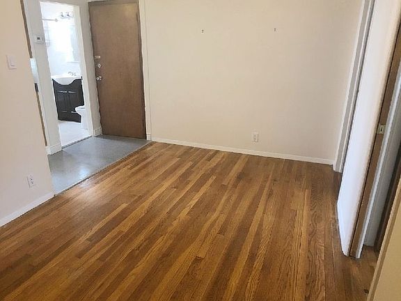 4th image of 20-45 33rd St #3FF