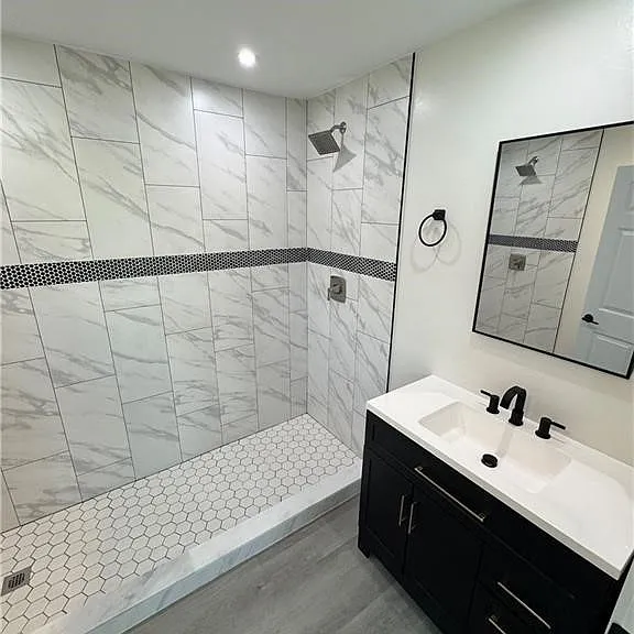 145 SW 28th Ter — Photo 10