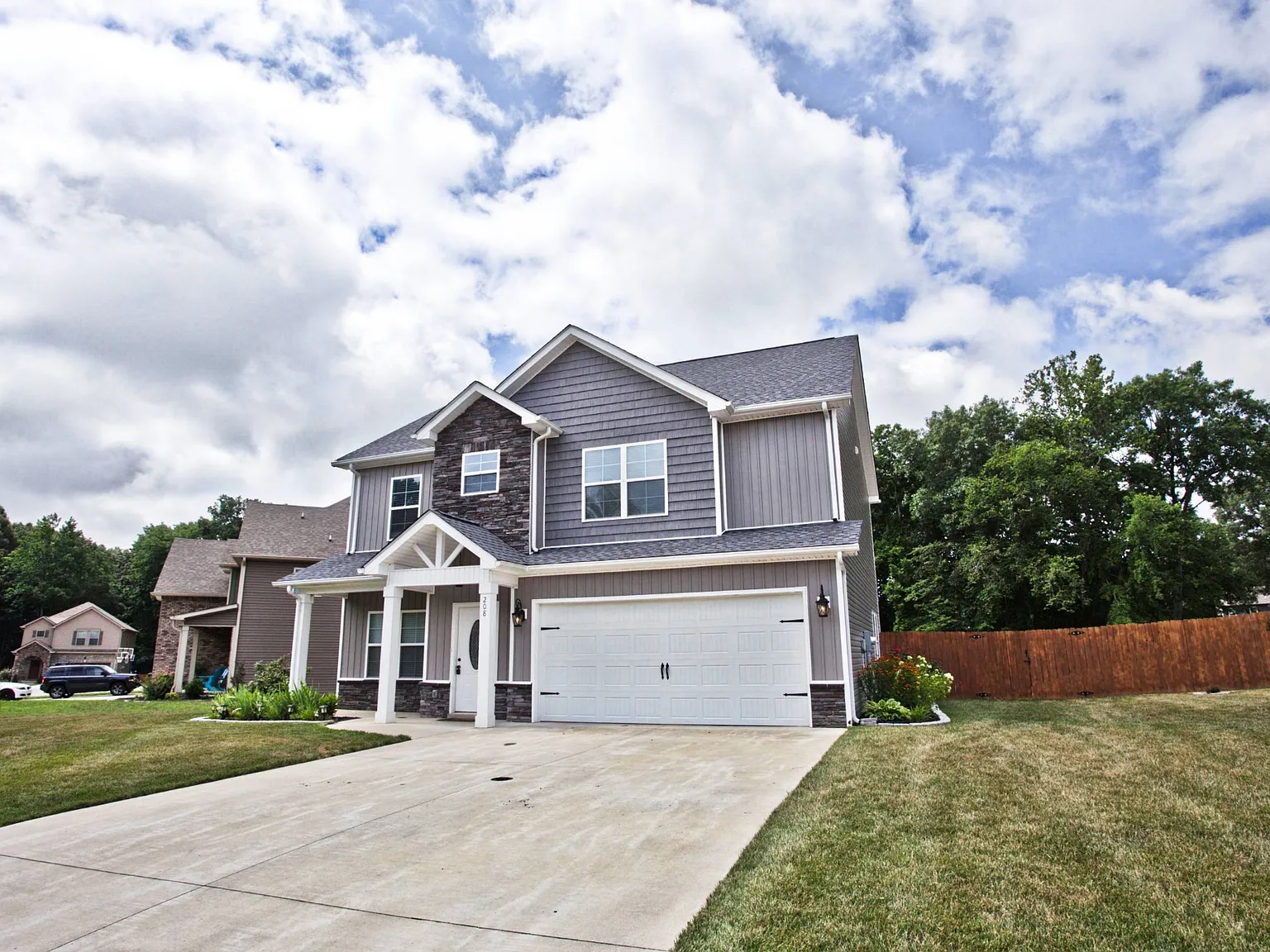 4 bed, 2.5 bath, 2014 sqft, $2,500 — Photo 3