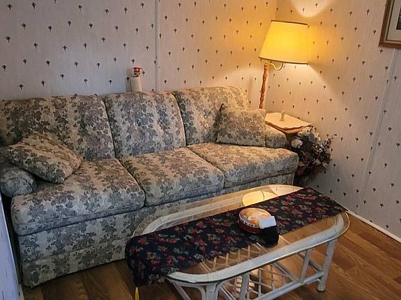 5th image of 267 Alpine Dr