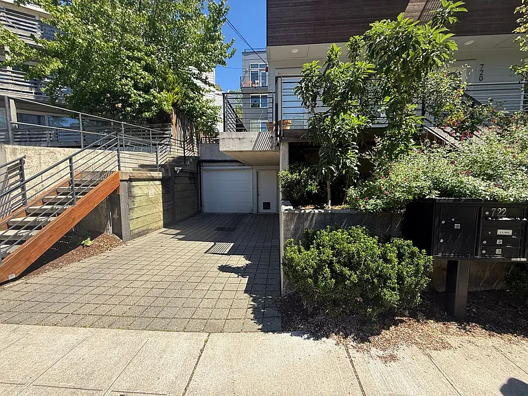 722 Summit Ave E — Photo 25