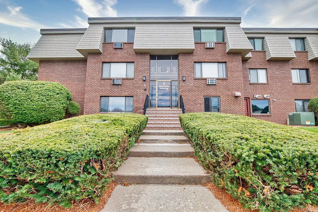 2 bed, 900 sqft, $2,400 — Photo 1