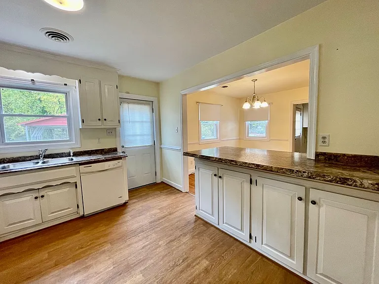 1109 Smithfield Ave — Photo 8