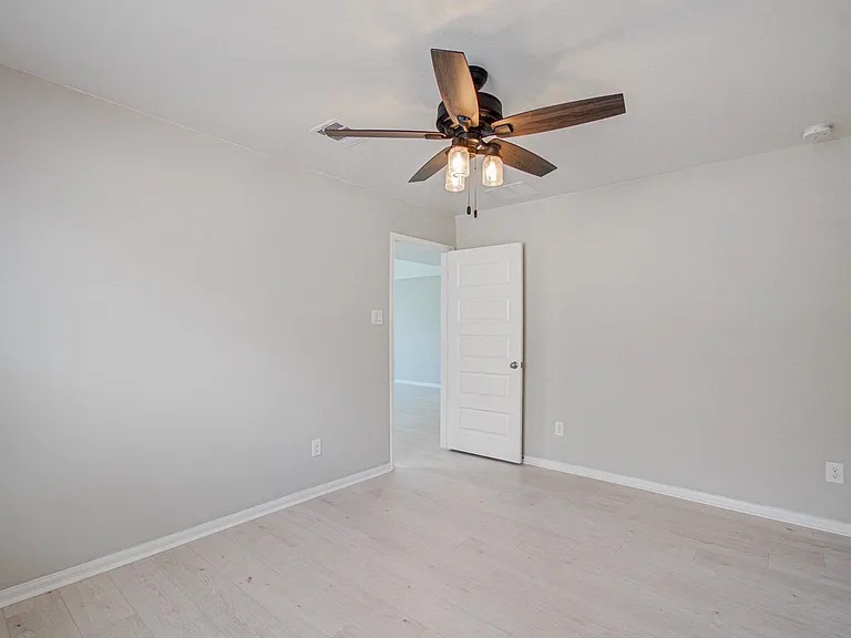 3014 Roberta Sue Dr — Photo 38