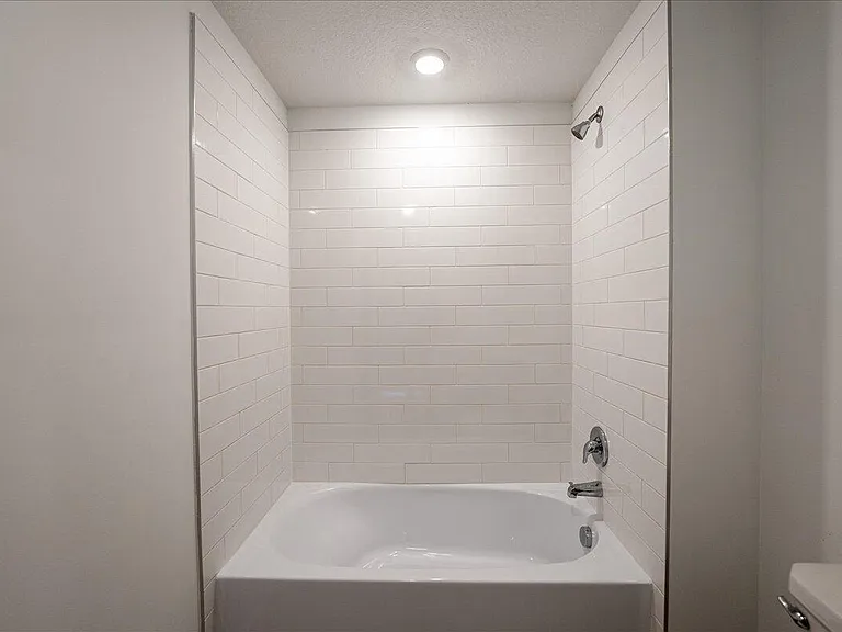 6331 NW Windwood Way — Photo 21