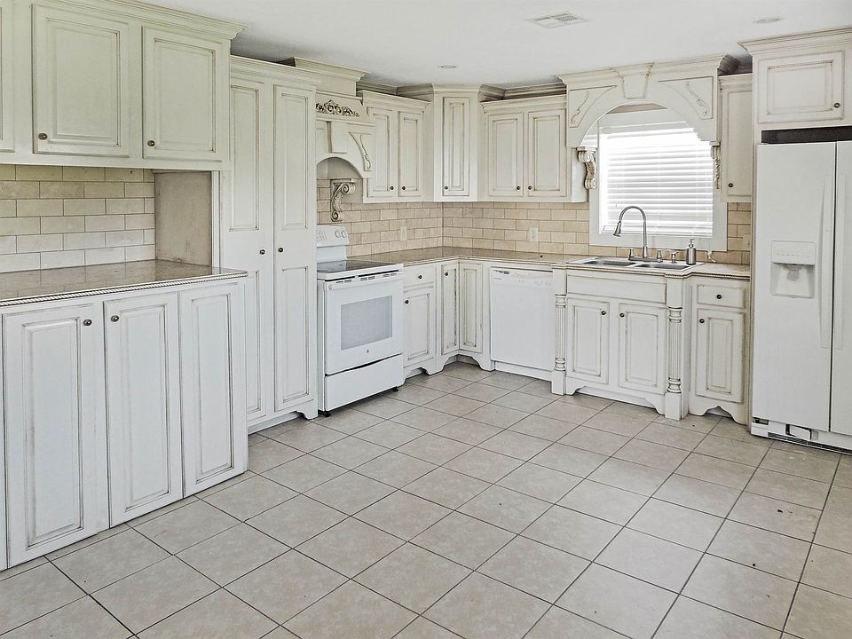 1st image of 304 W Laodis St