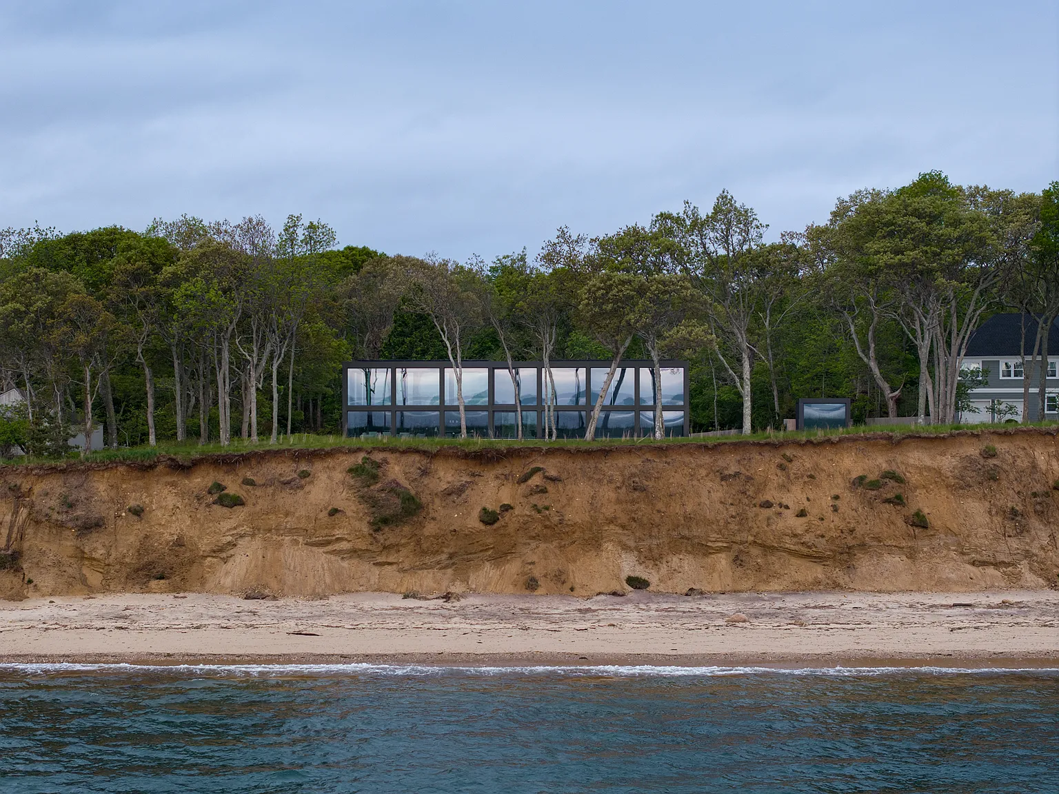 Architectural Bayfront Masterpiece — Photo 3