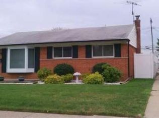 15674 Flanagan St, Roseville, MI 48066