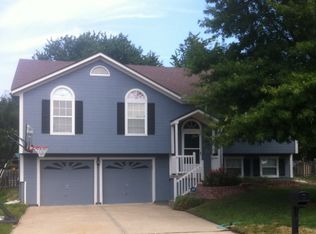 1206 Cottonwood Dr, Greenwood, MO 64034