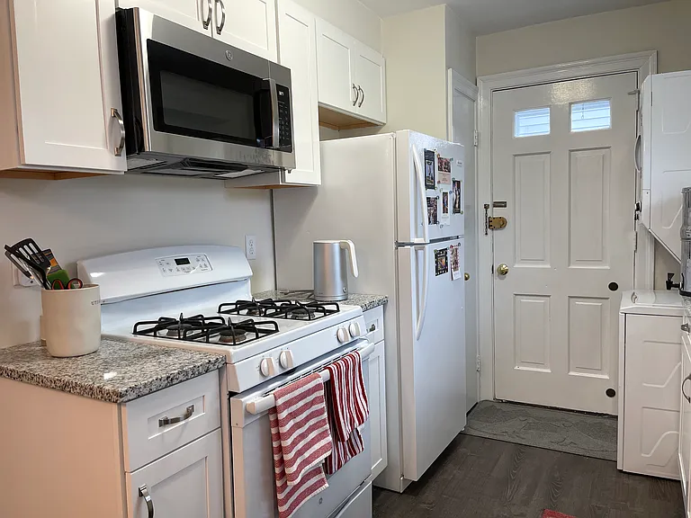35 Beaconwood Rd #B — Photo 4