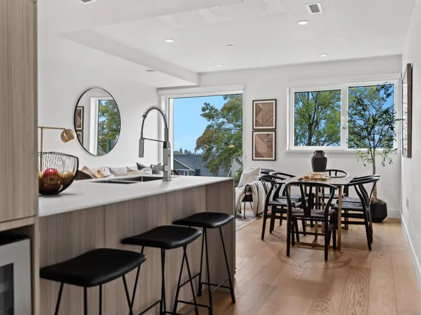 140 Woodstock Ave W, Vancouver, BC V5Y 2R7