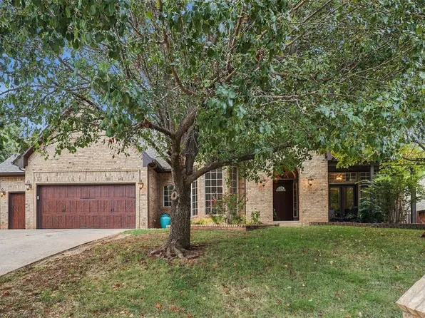 809 Fox Run Trl, Edmond, OK 73034