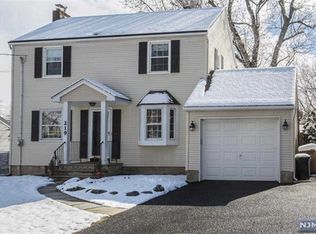 219 Kensington Rd, River Edge, NJ 07661