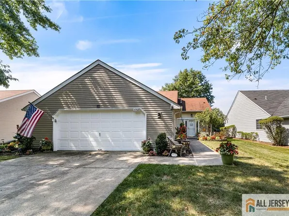 576 Nutley Dr #D, Monroe Township, NJ 08831