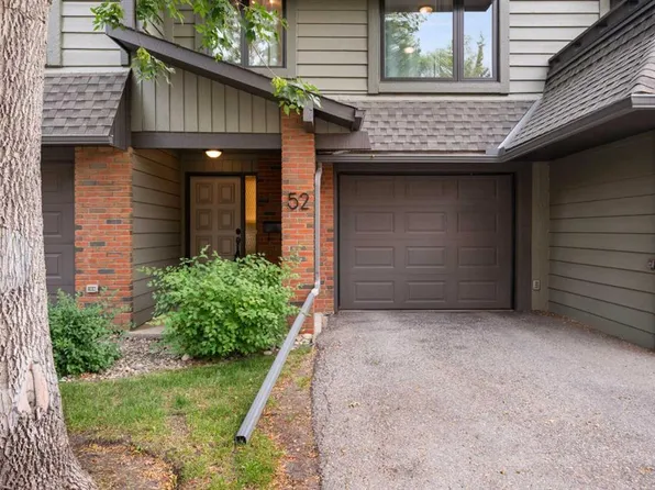 10030 W Oakmoor Way SW #52, Calgary, AB T2V 4S8