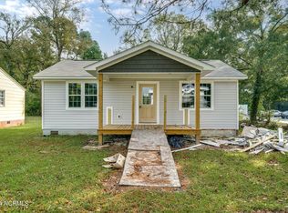 703 S Raleigh St, Wallace, NC 28466